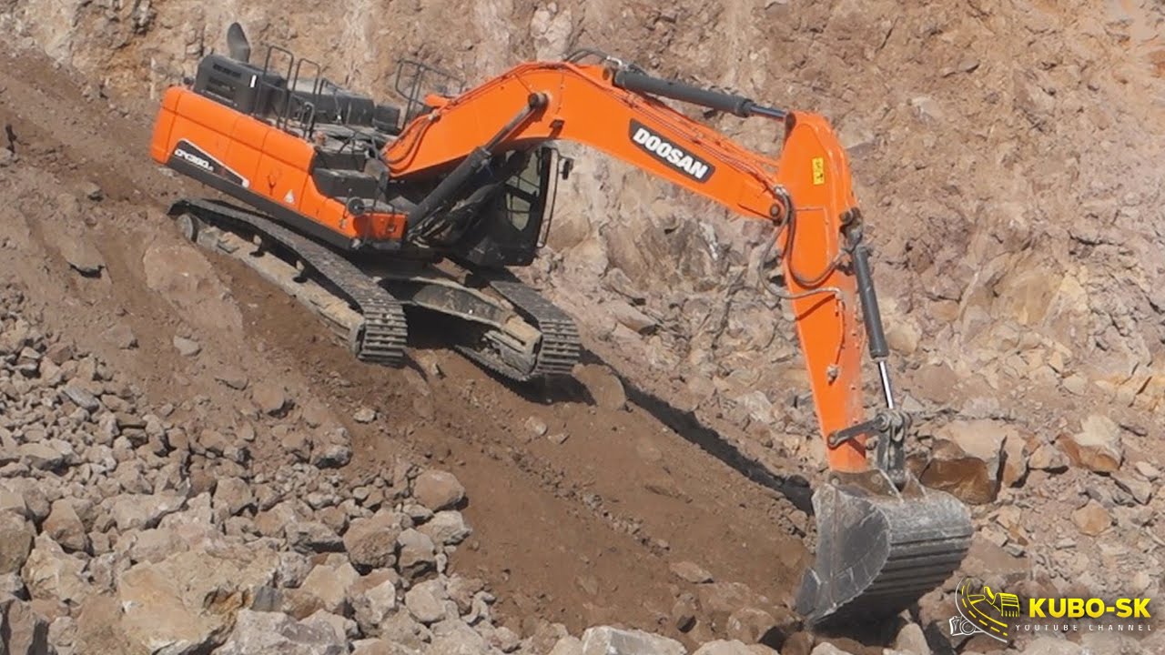 Doosan DX380LC-5 - extreme excavator downhill