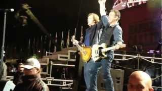 Bruce Springsteen, I Saw Her Standing There y Twist and Shout - Londres 14-07-12 (Tatobruce).MP4