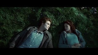 Twilight (2008) - The Lion fell in Love with the Lamb (Movie Scene)- Edward, Bella (Kristen Stewart) Resimi