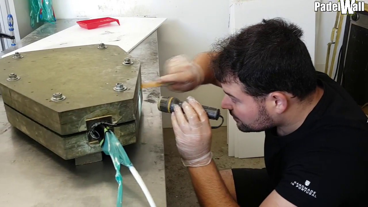 Padel Wall: Quer saber como são feitas as raquetas da CORK ?