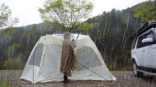 [180] Одиночный поход под дождем с палаткой. Расслабляющий | Звуки дождя АСМР | Успокаивающий
