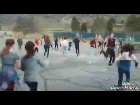 اطفال يرقصون علا أغنية برا بارا بيري 