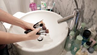 Как правильно мыть кисти для макияжа / How to clean makeup brushes