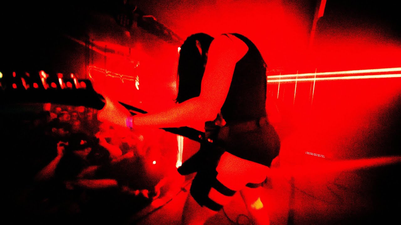 Guarda NOWHERE2RUN's BLOODRAVE - WARNING su YouTube Guarda NOWHERE2RUN's BLOODRAVE - WARNING su YouTube