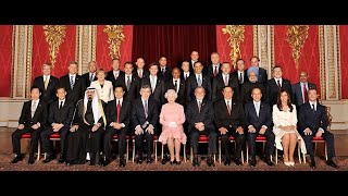 ภาพการประชุมสุดยอดพิตส์เบิร์ก G20 2009 อภิสิทธิ์ เวชชาชีวะ และ สมเด็จพระราชินีนาถ เอลิซาเบธที่ 2