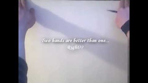 Bái phục tài vẽ tranh bằng 2 tay cùng lúc-Yume TTNV