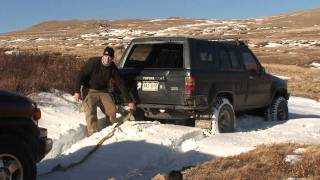 [HD] Toyota FJ Cruiser helping 4Runner get  out of some snow trouble!