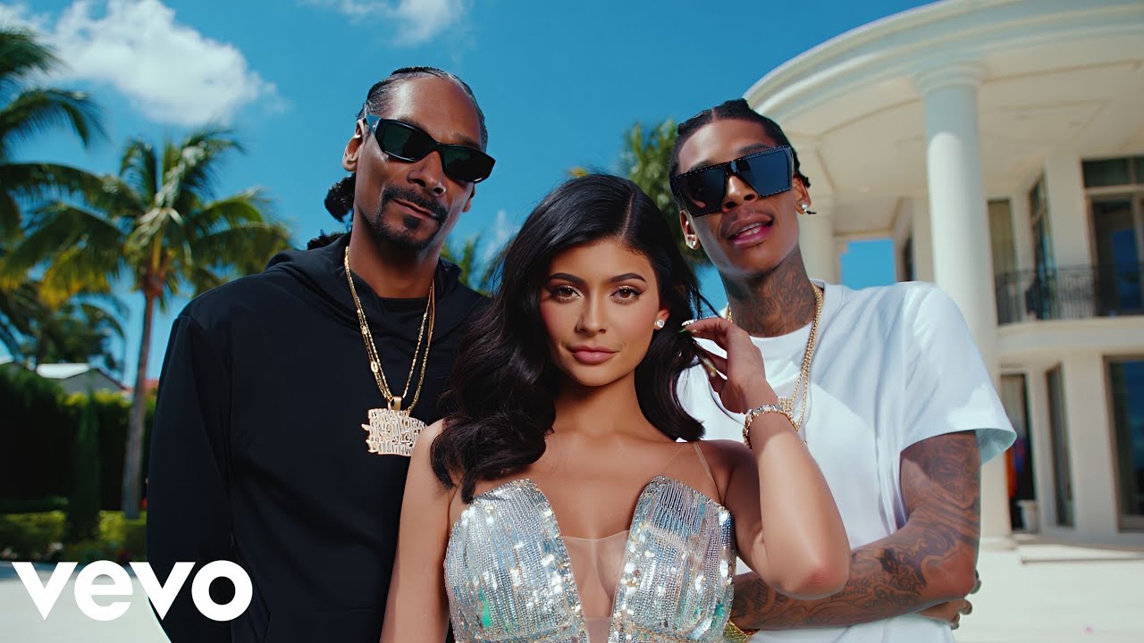 Snoop Dogg, Wiz Khalifa - American High (Official Music Video)