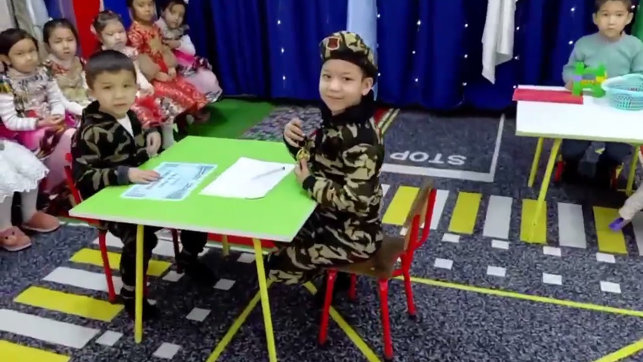 Sahna koʻrinishi.Konstitutsiya kuniga bagʻishlangan.59-DMTT. Fargʻona viloyati.