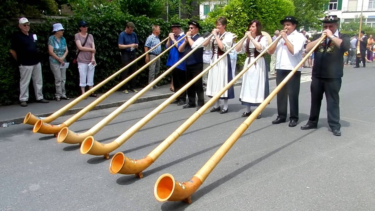アルプホルンの演奏 Alphorn - YouTube