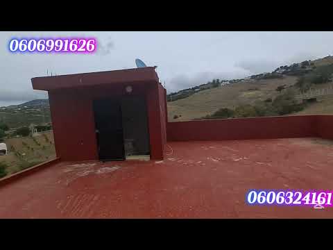 قطعة ارضيه ملكية 1800متر فيها دار95متر مطلة على السد واصلا الماء والضوء والطريق في الخميس آنجرة