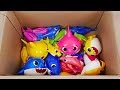 The shark family in the box! Match the colors and dive into the fish tank! | PinkyPopTOY