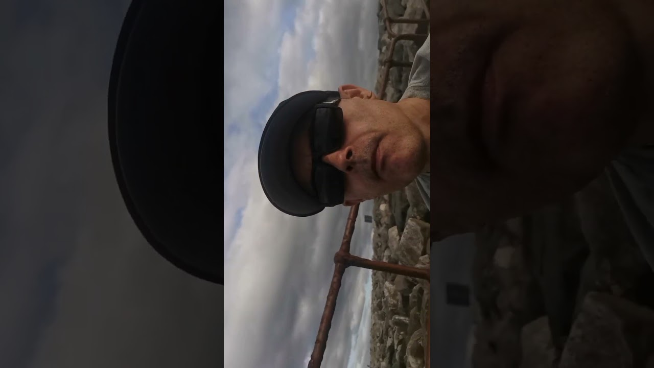 Sea looking around Eazy Duz it