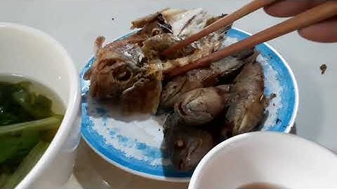 Ăn Cơm với Cá Rô Đồng Chiên Xù Và Canh Cải bẹ Xanh.