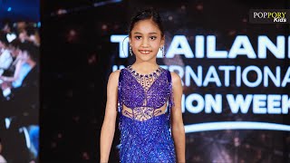 Download Lagu ไอรีน่า | Kids Universe | THAILAND INTERNATIONAL FASHION WEEK | VDO BY POPPORY MP3 Download Lagu ไอรีน่า | Kids Universe | THAILAND INTERNATIONAL FASHION WEEK | VDO BY POPPORY MP3