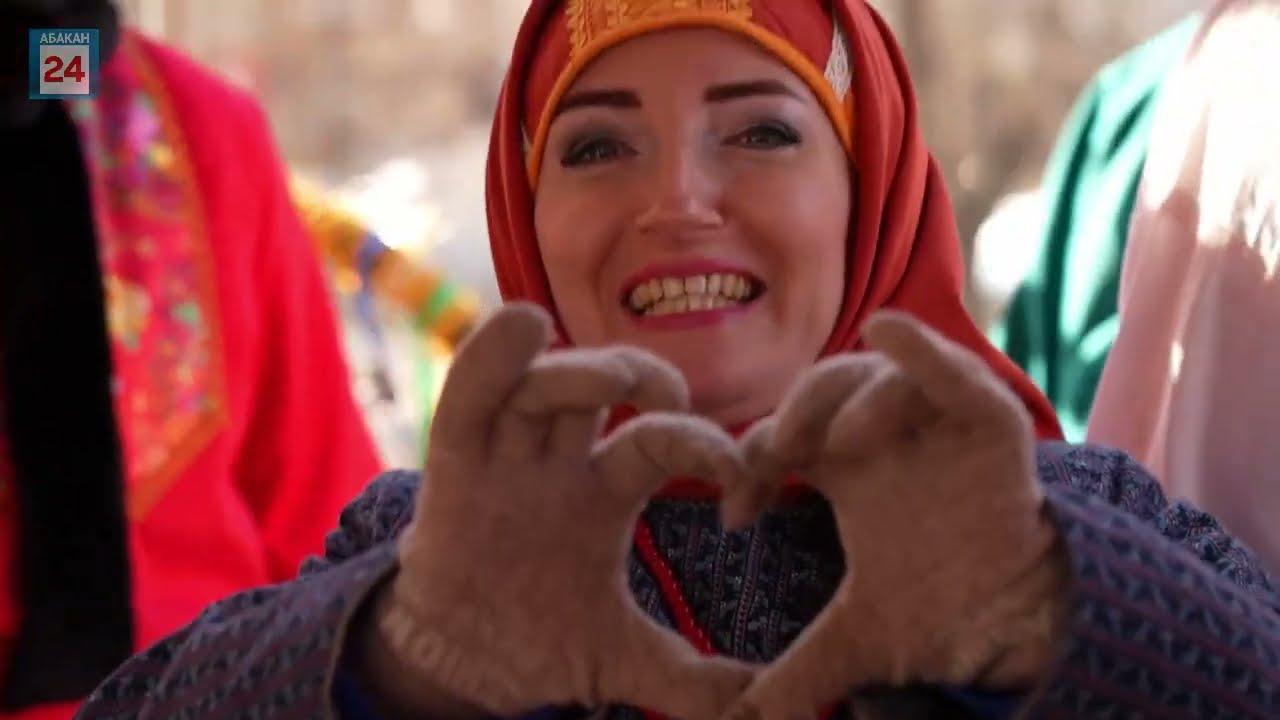 С блинами, хороводами и подарками Масленицу шумно отпраздновала столица Хакасии