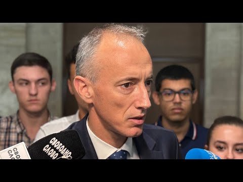 Парламентът прие спешни промени в таксите за висше образование. Търсят се дългосрочни решения