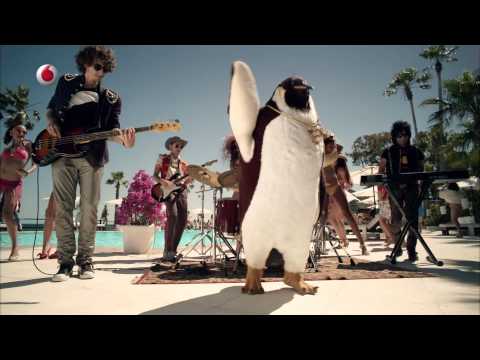 Spot di Vodafone Summer con Pino il pinguino rapper