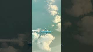 When the KL643 (to JFK) spots the KL617 (to BOS) everyone's like aaaawwwww 🤩✈️