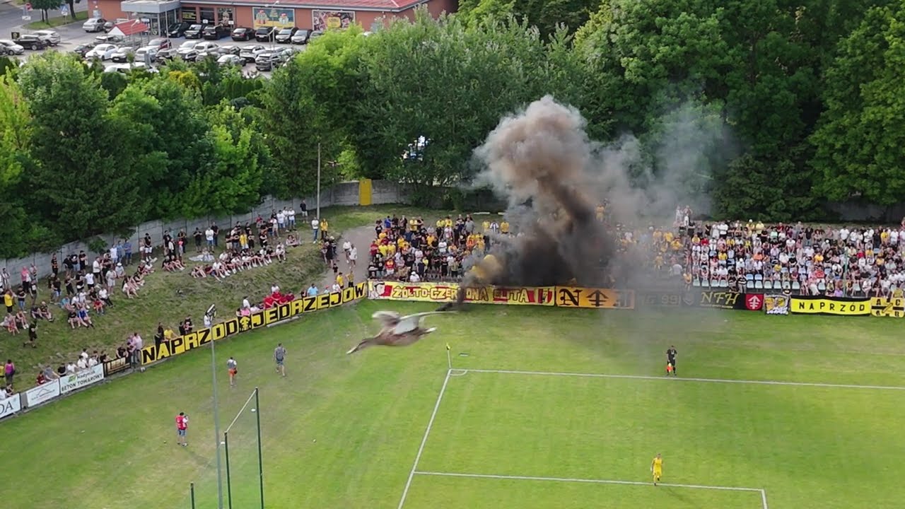 Naprzód Jędrzejów vs Glinik Gorlice - widok z drona na trybuny i oprawę gospodarzy 22.06.2025