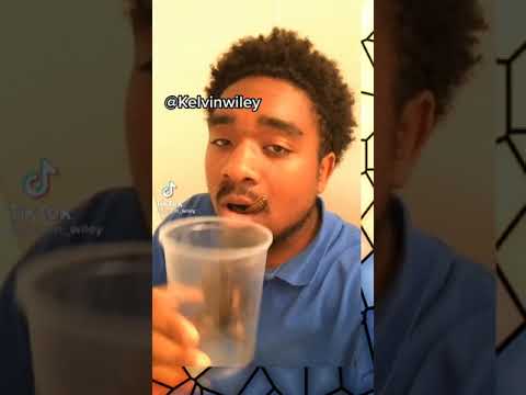 اغرب رجل في العالم ياكل الحشرات Shorts