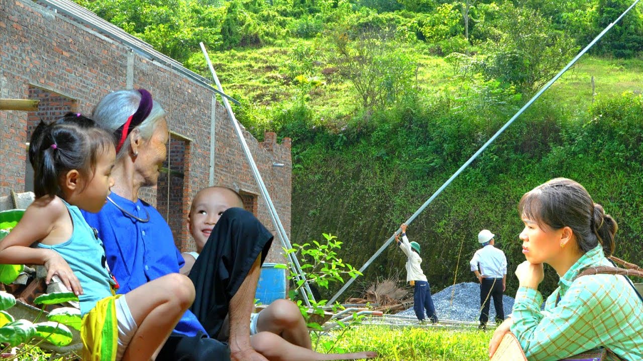 Does the engineer have a problem with Loi – What’s behind his careful looks and actions?