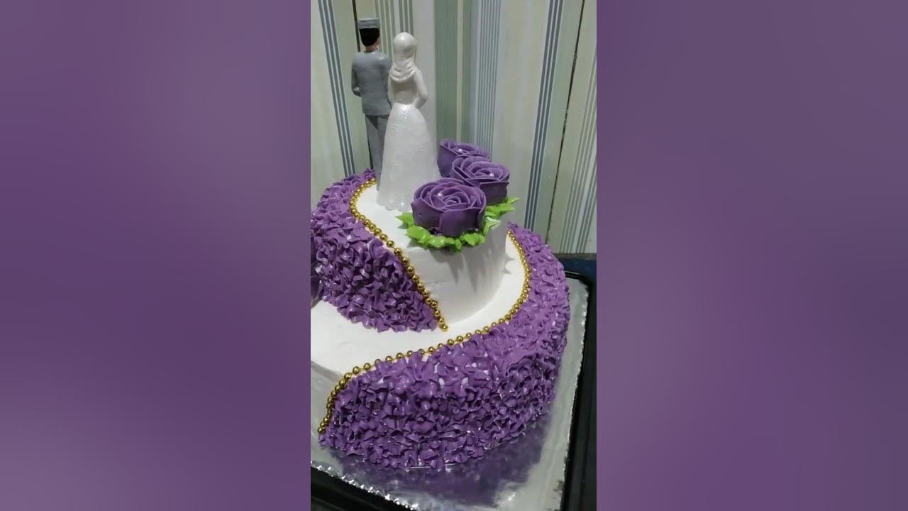kue tart ungu pernikahan