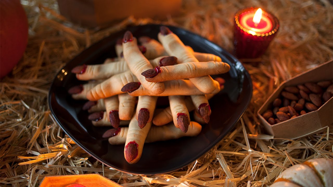 Galletas de dedos de bruja para Halloween