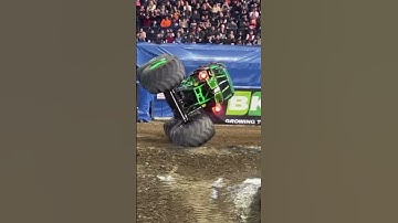Grave Digger 2 wheel transitions #monstertruck #monsterjam #shorts #shortvideo #gravedigger #stunt