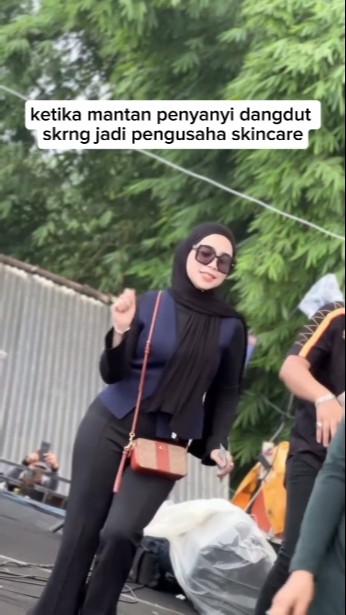 Om.adella - Angel bos skincare - live gresik #adella #dangdut #shortvideo #storywa