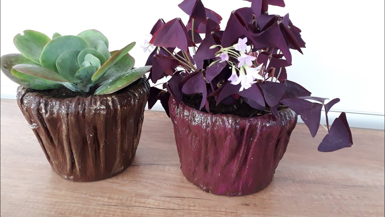 Yoğurt kabı, penye ve çimento ile saksı yapımı. - Making of flower pot using cement.