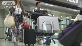成田空港は帰国ラッシュ　きょうとあすがピーク（10/08/17）