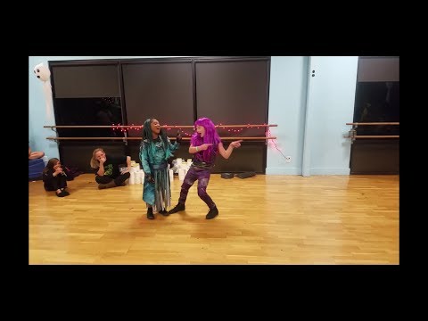 Descendants 2 cover \