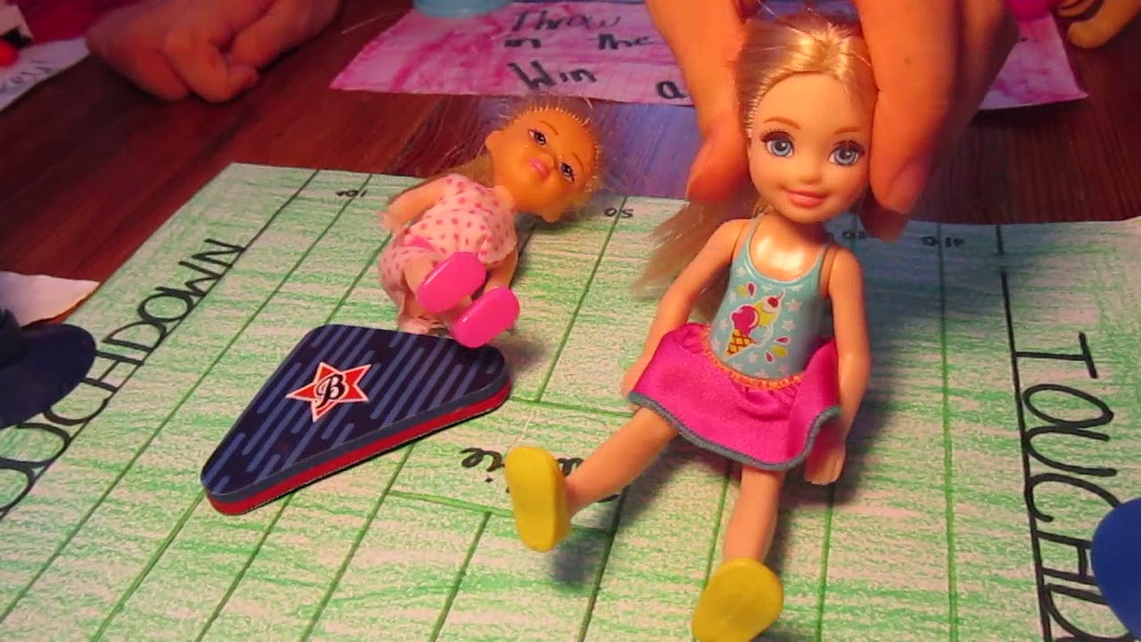 Dolls play at the ARCADE!!! PART 1 🎁🎁😊🎈 YouTube