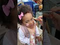 外国宝宝第一次体验彩绘,大家觉得这个图案适合她吗?
