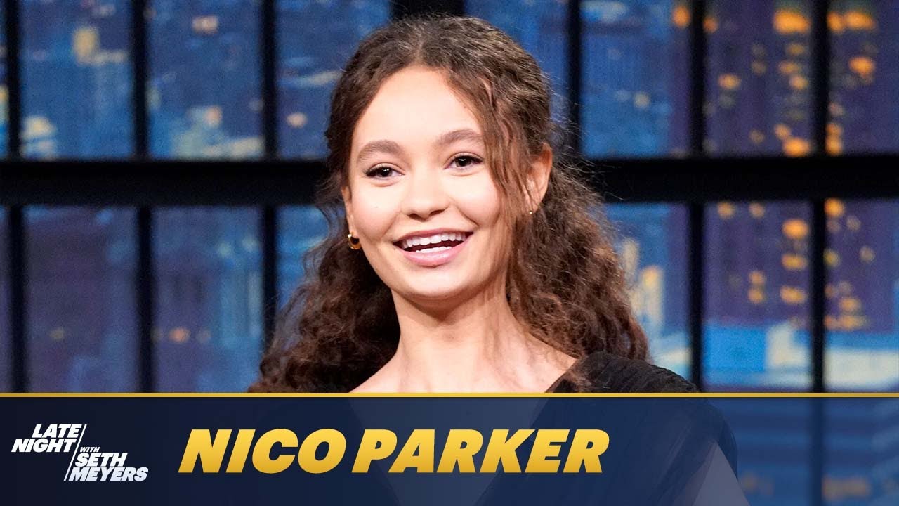 Caracterização da Nico Parker como Sarah no primeiro episódio do