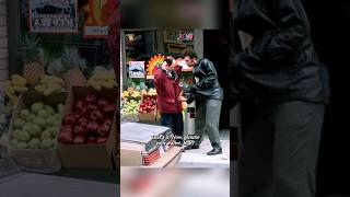 Seinfeld S6E17 – The Kiss Hello 😂💋#shorts