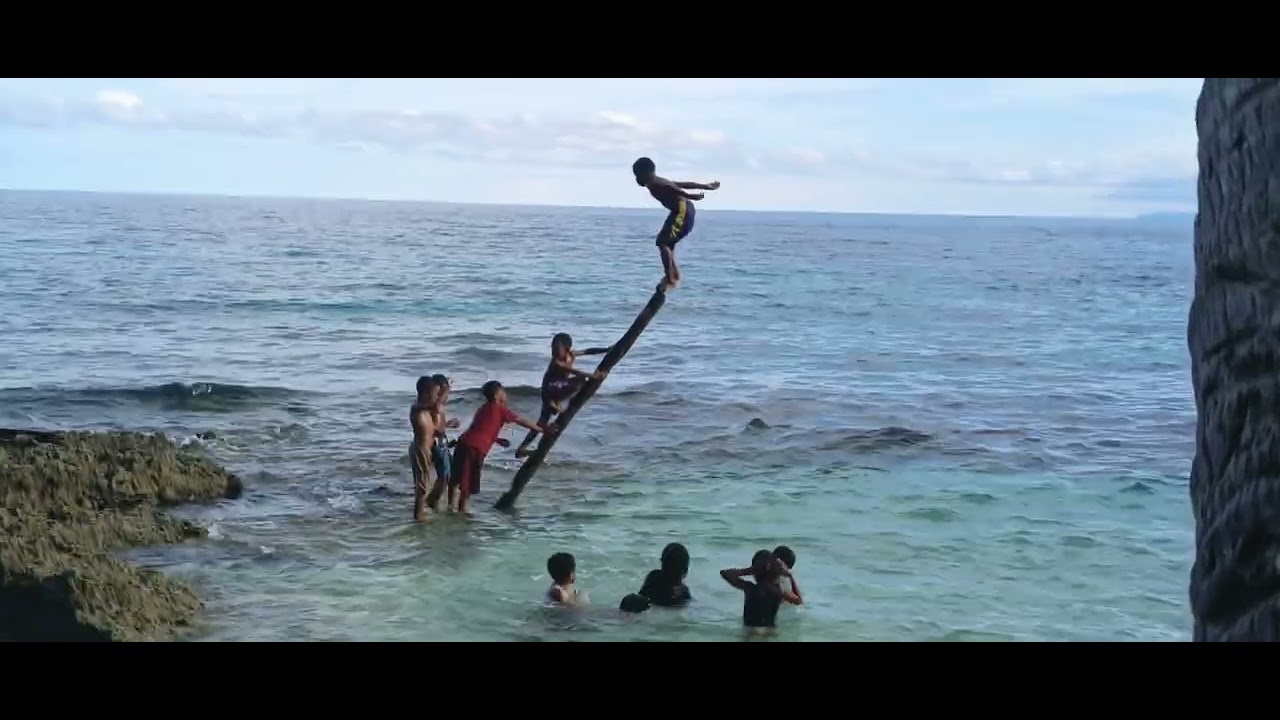 Keseruan mandi di pantai Awom# Arowi 1# Manokwari _Papua Barat