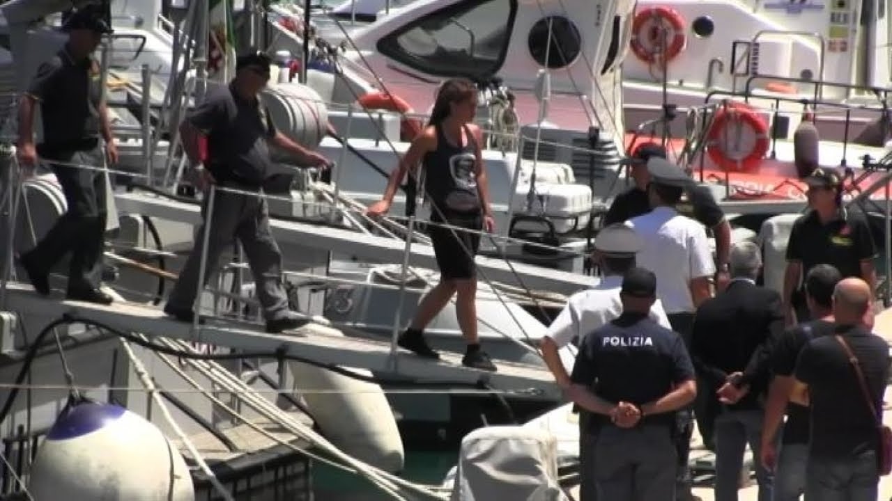 Carola Rackete querela Salvini per diffamazione. Lui: non la temo