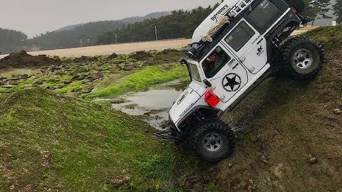 Axial SCX10 II Jeep Wrangler Rubicon Rock Crawling #