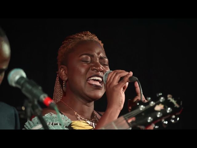 Faith Mussa  -Moyo wanga (live performance ft Marlyn Chimombo) class=