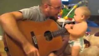 bébé guitariste