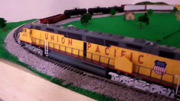 Review of the HO scale Bachmann DD40AX DCC equipped