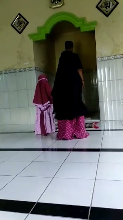 Menangis karena tidak bawa mukena saat sholat