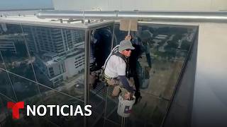 Mujer insulta a limpiador de ventanas mexicano y el se vuelve viral Noticias Telemundo