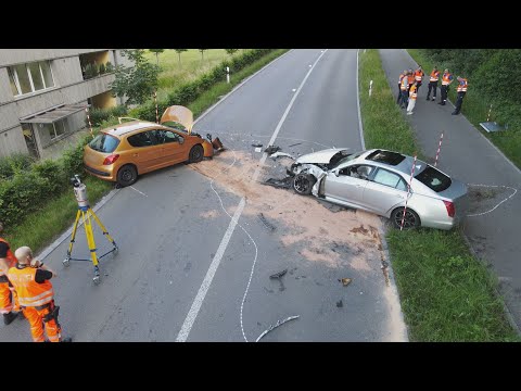 Mönchaltorf ZH: Auto gerät auf Gegenfahrbahn