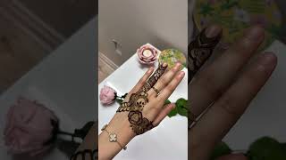 Henna and clicks🩷✨.#henna #mehndi #hennatattoodesign #mehndidesign #tattoo #hennadesign #trending