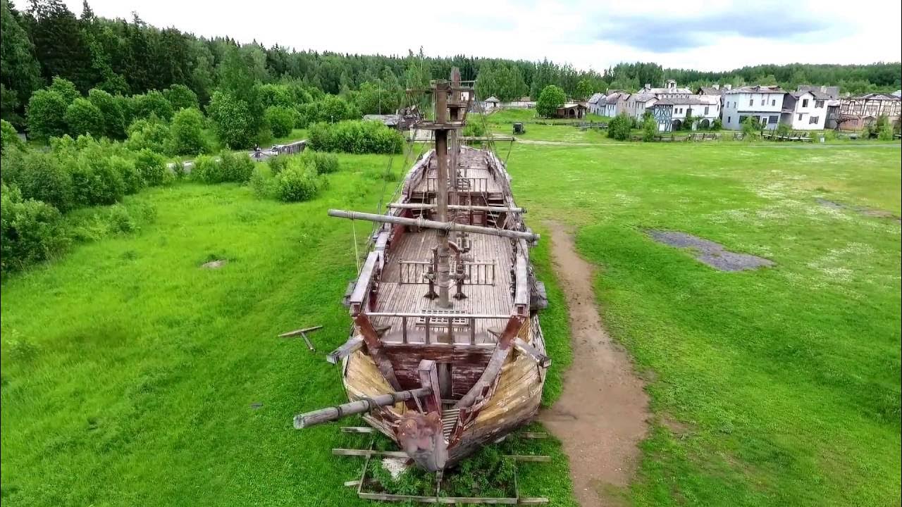 Поехать погулять в подмосковье. Киногород Пилигрим Порто. Киногород Пилигрим фотосессия. Пилигрим-Порто в Середниково Киногород. Киногород Пилигрим Порто фотосессия.