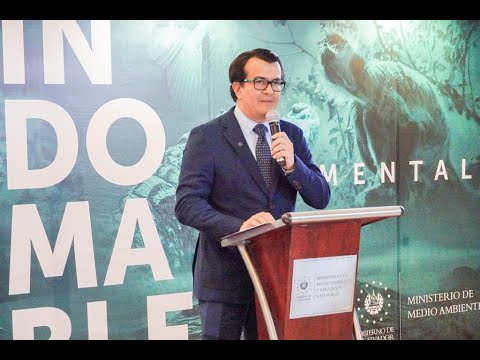 Ministro, Fernando López, presentó el documental El Salvador Indomable