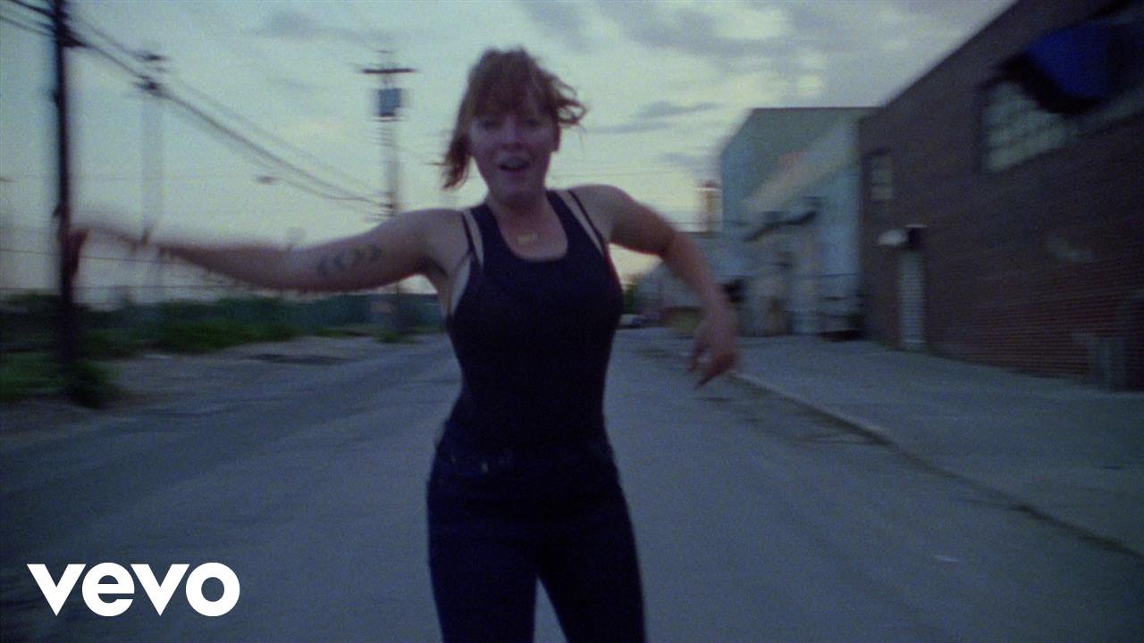 Sylvan Esso - The Glow (music video) akkorde